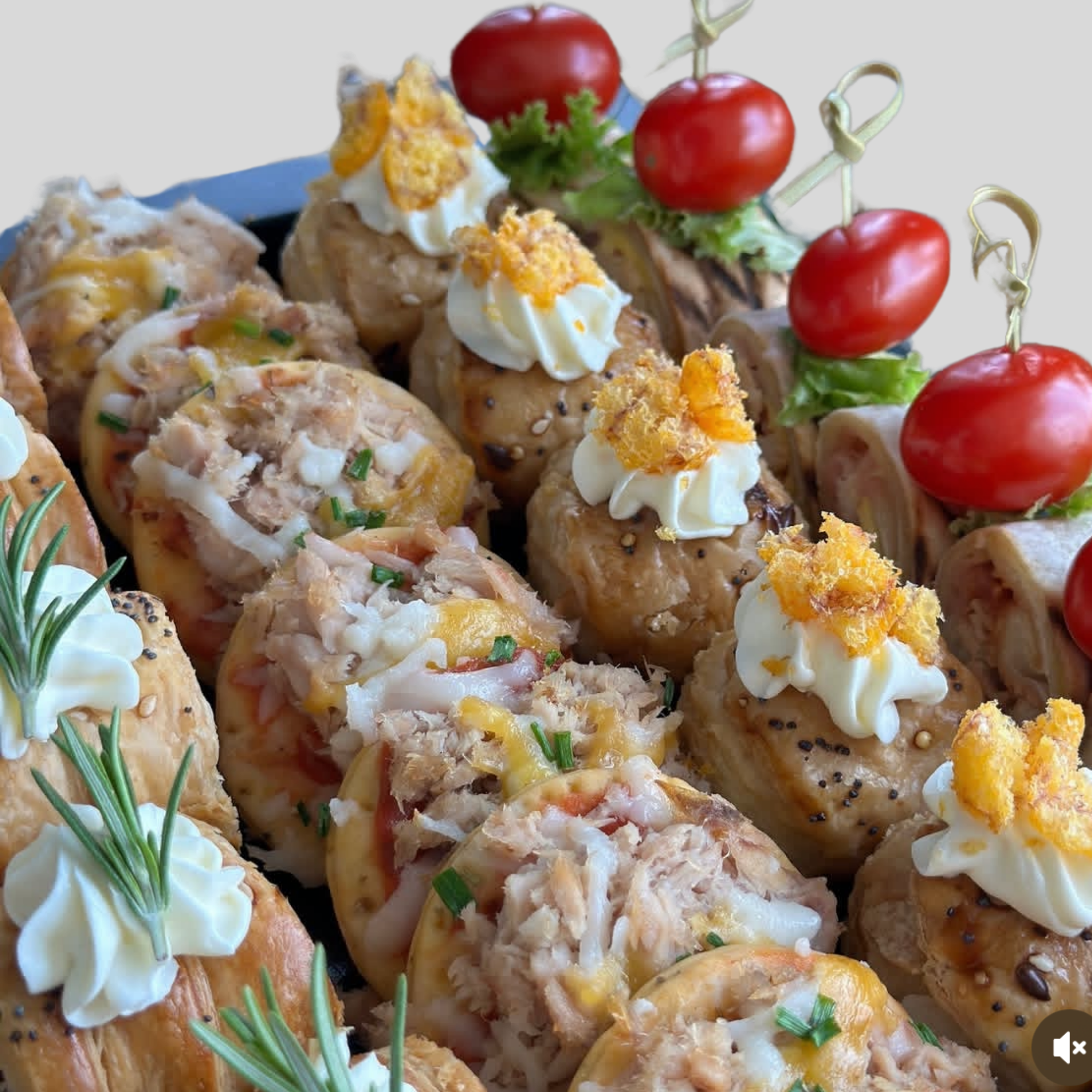 Plateau Salé Assorti – Mini Bouchées